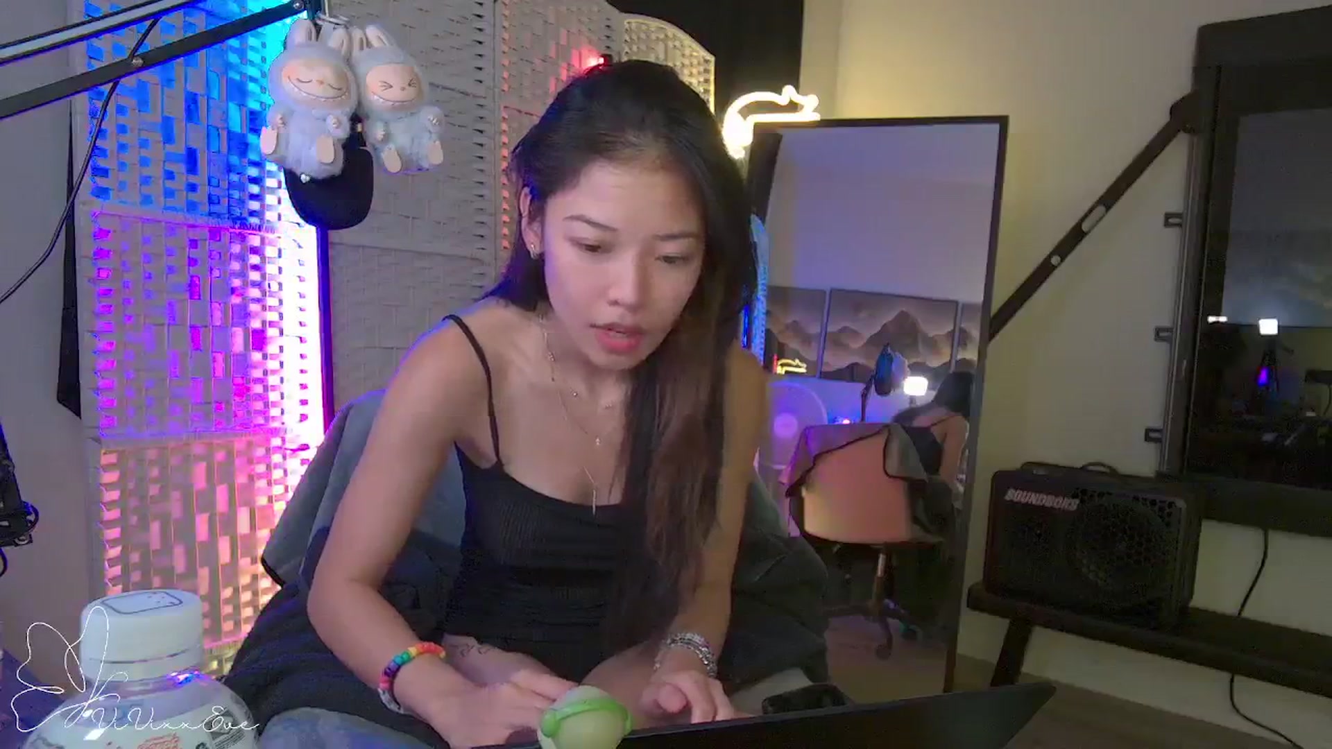 Gallery image thumbnail from Vivixxeve's myfreecams stream on, 09/25/2025, 04:32 image 18 of 20