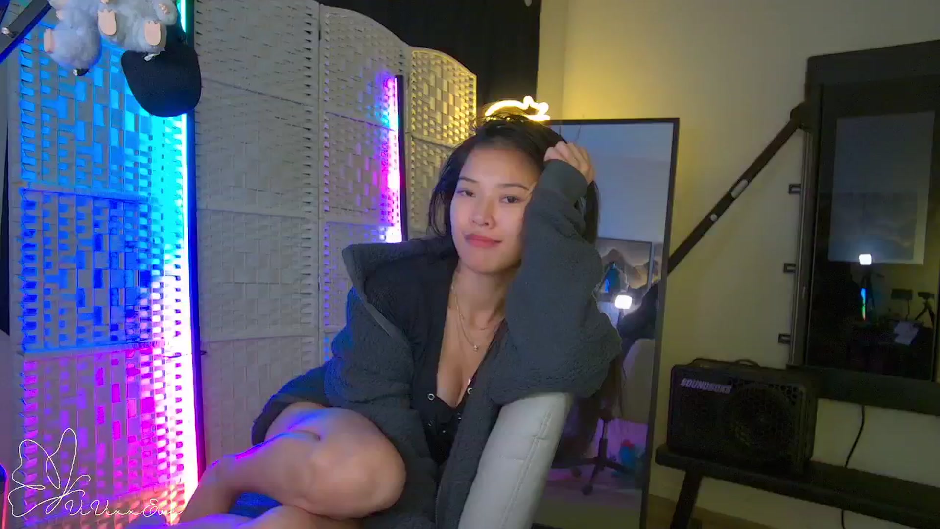Gallery image thumbnail from Vivixxeve's myfreecams stream on, 09/25/2025, 06:02 image 12 of 20