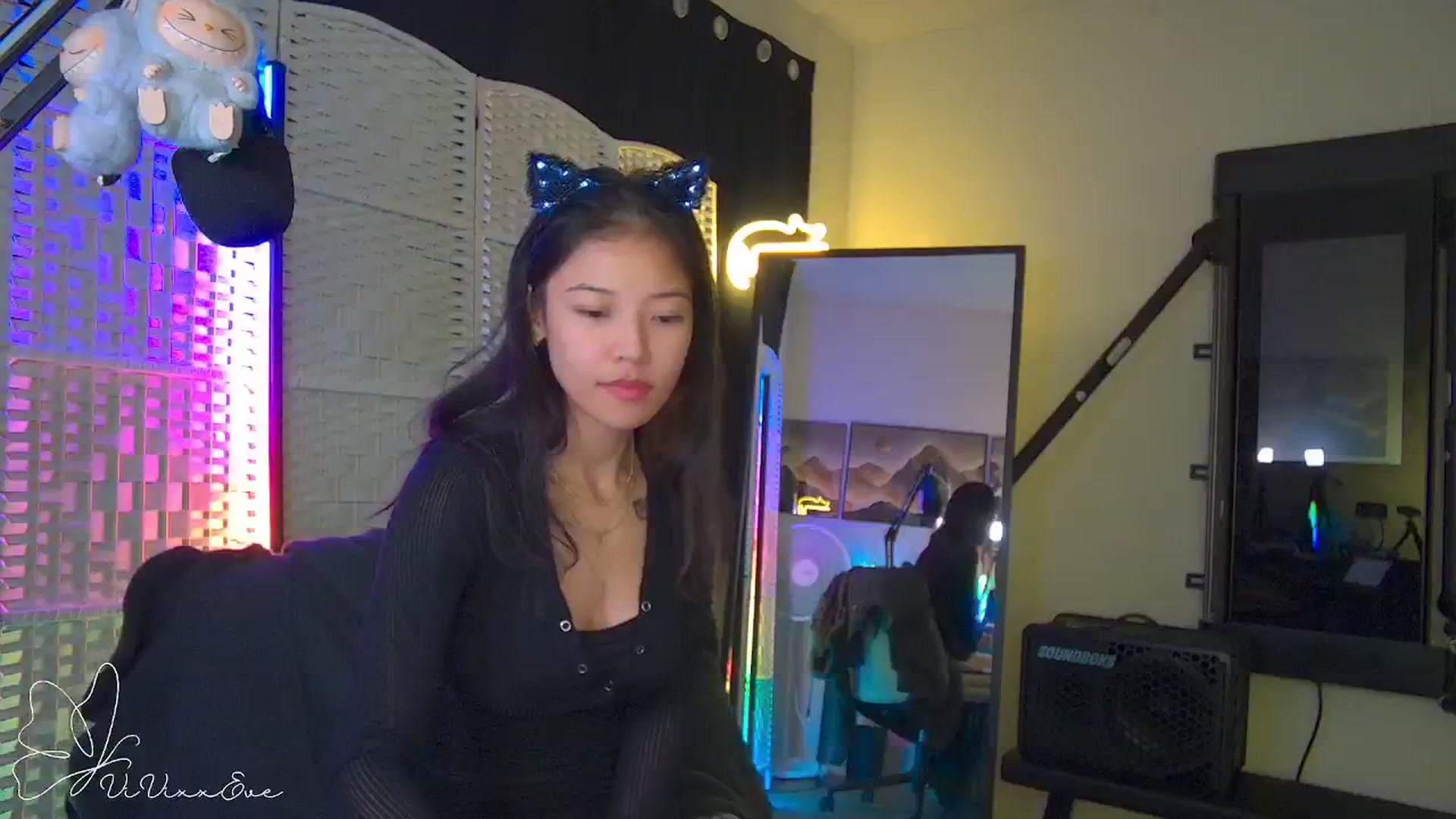 Gallery image thumbnail from Vivixxeve's myfreecams stream on, 09/25/2025, 06:02 image 10 of 20