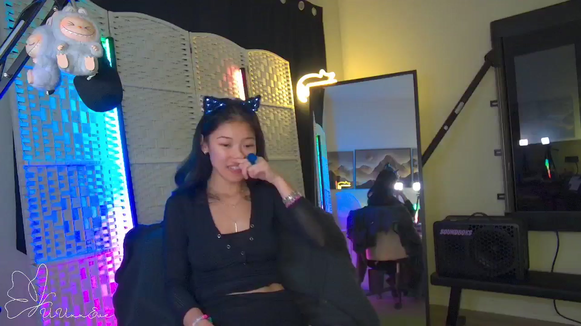Gallery image thumbnail from Vivixxeve's myfreecams stream on, 09/25/2025, 06:02 image 9 of 20