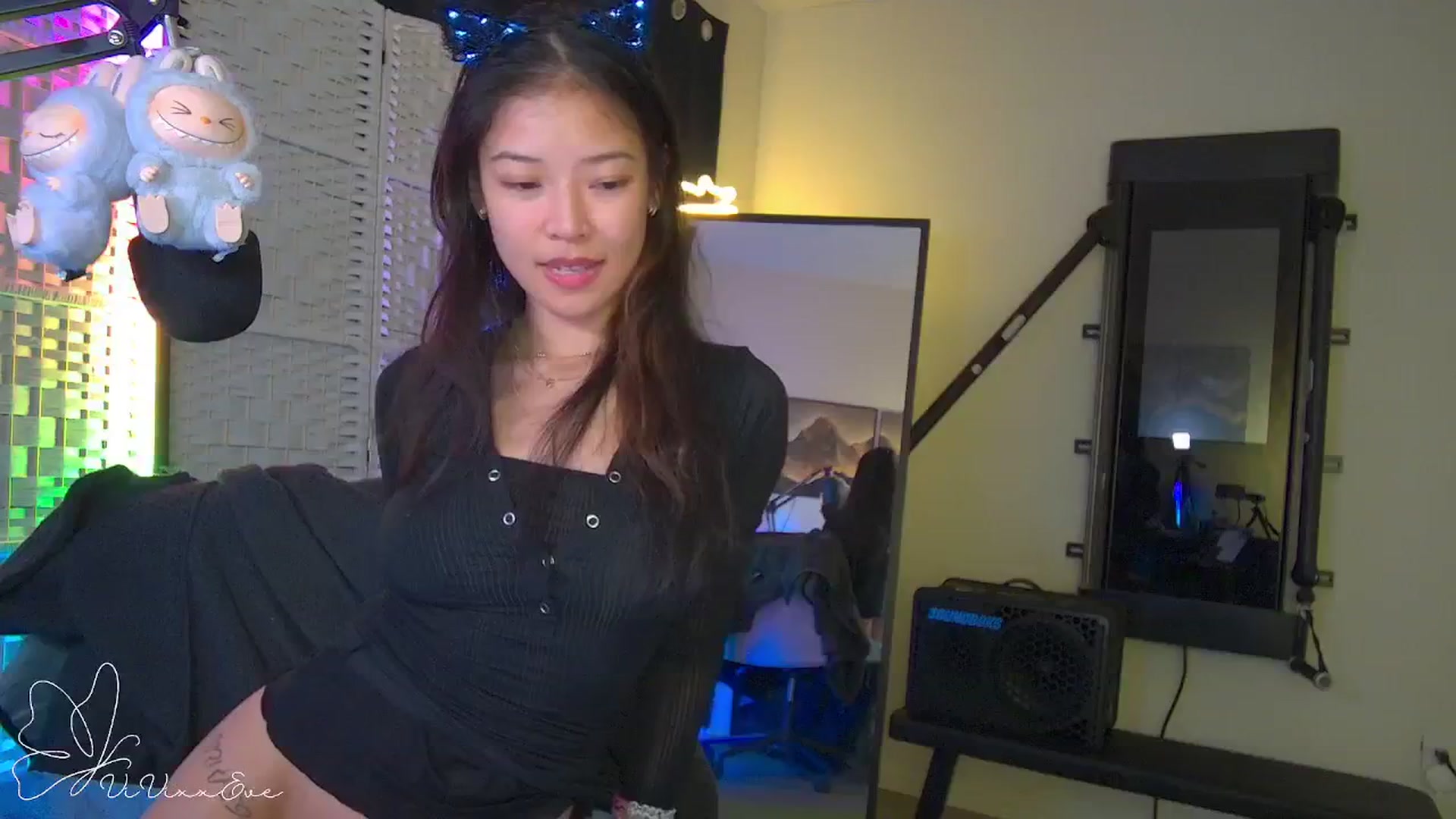 Gallery image thumbnail from Vivixxeve's myfreecams stream on, 09/25/2025, 06:02 image 5 of 20