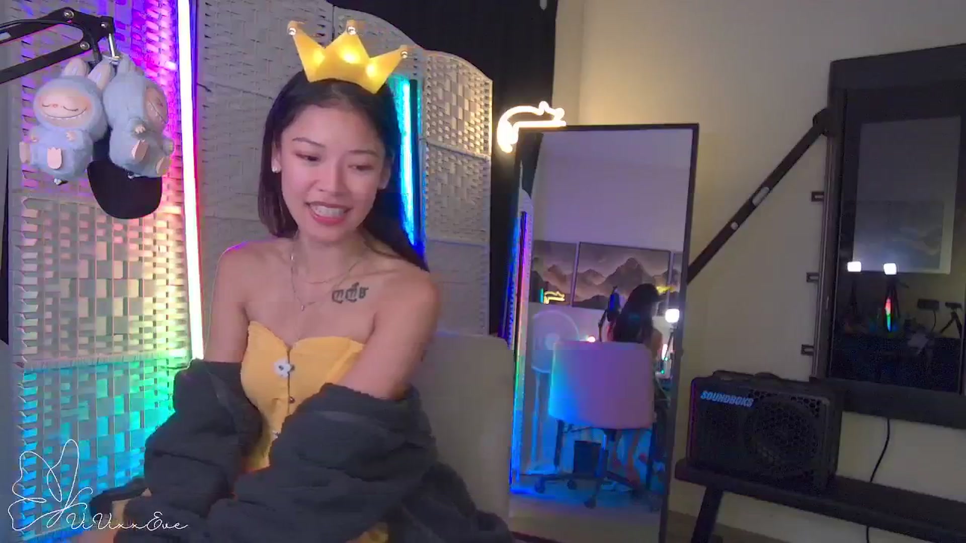Gallery image thumbnail from Vivixxeve's myfreecams stream on, 09/26/2025, 04:50 image 16 of 20