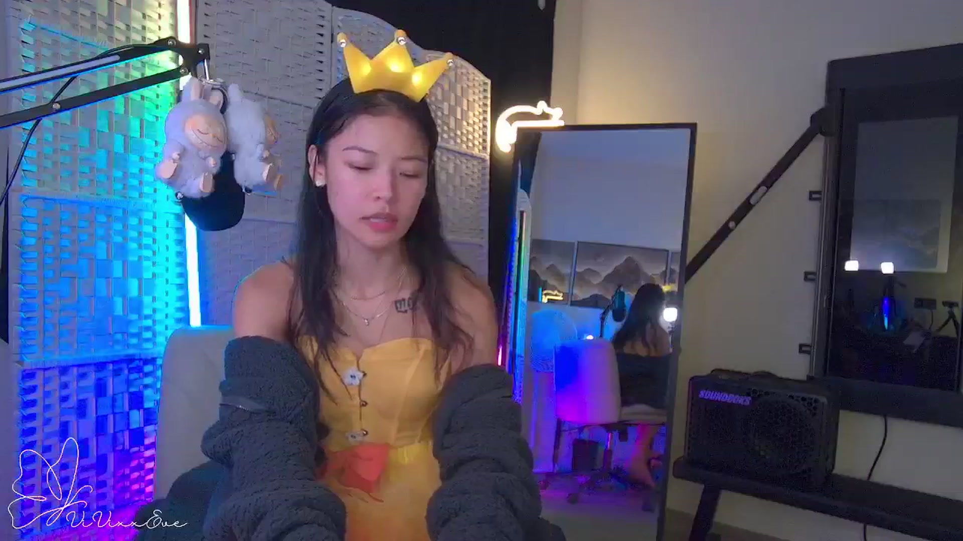 Gallery image thumbnail from Vivixxeve's myfreecams stream on, 09/26/2025, 04:50 image 19 of 20