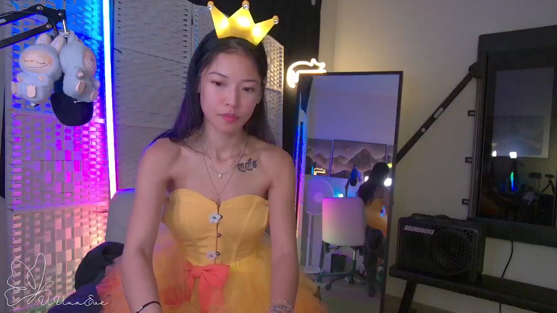 Gallery image thumbnail from Vivixxeve's myfreecams stream on, 09/26/2025, 04:50 image 12 of 20