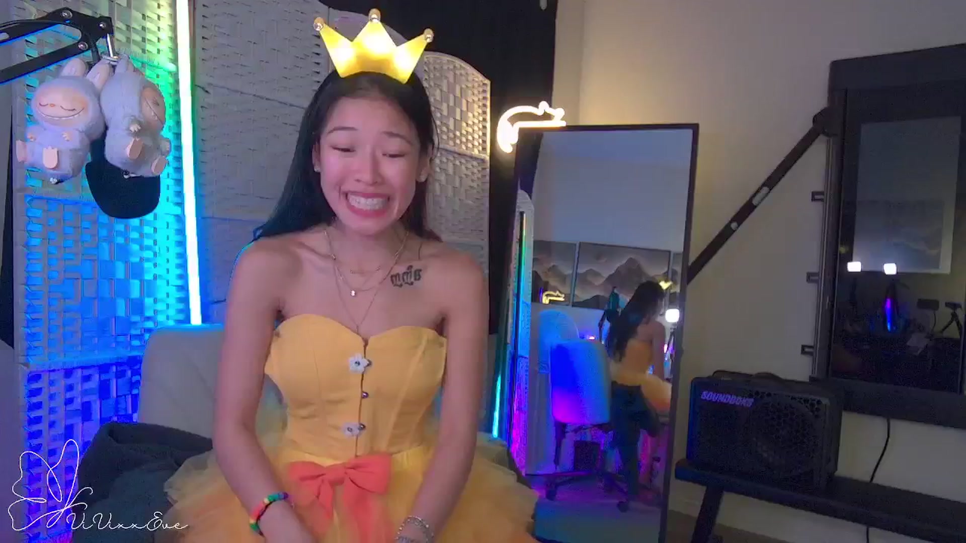 Gallery image thumbnail from Vivixxeve's myfreecams stream on, 09/26/2025, 04:50 image 9 of 20