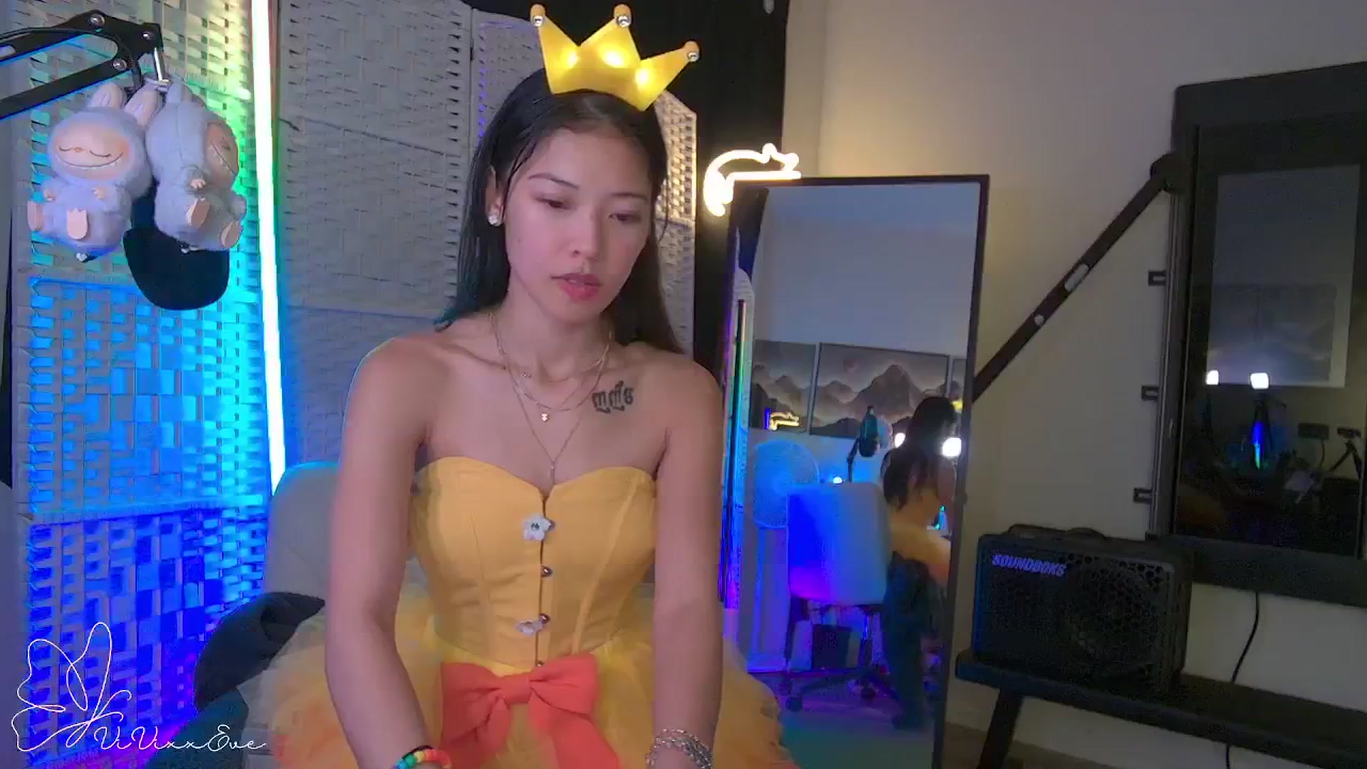 Gallery image thumbnail from Vivixxeve's myfreecams stream on, 09/26/2025, 04:50 image 14 of 20