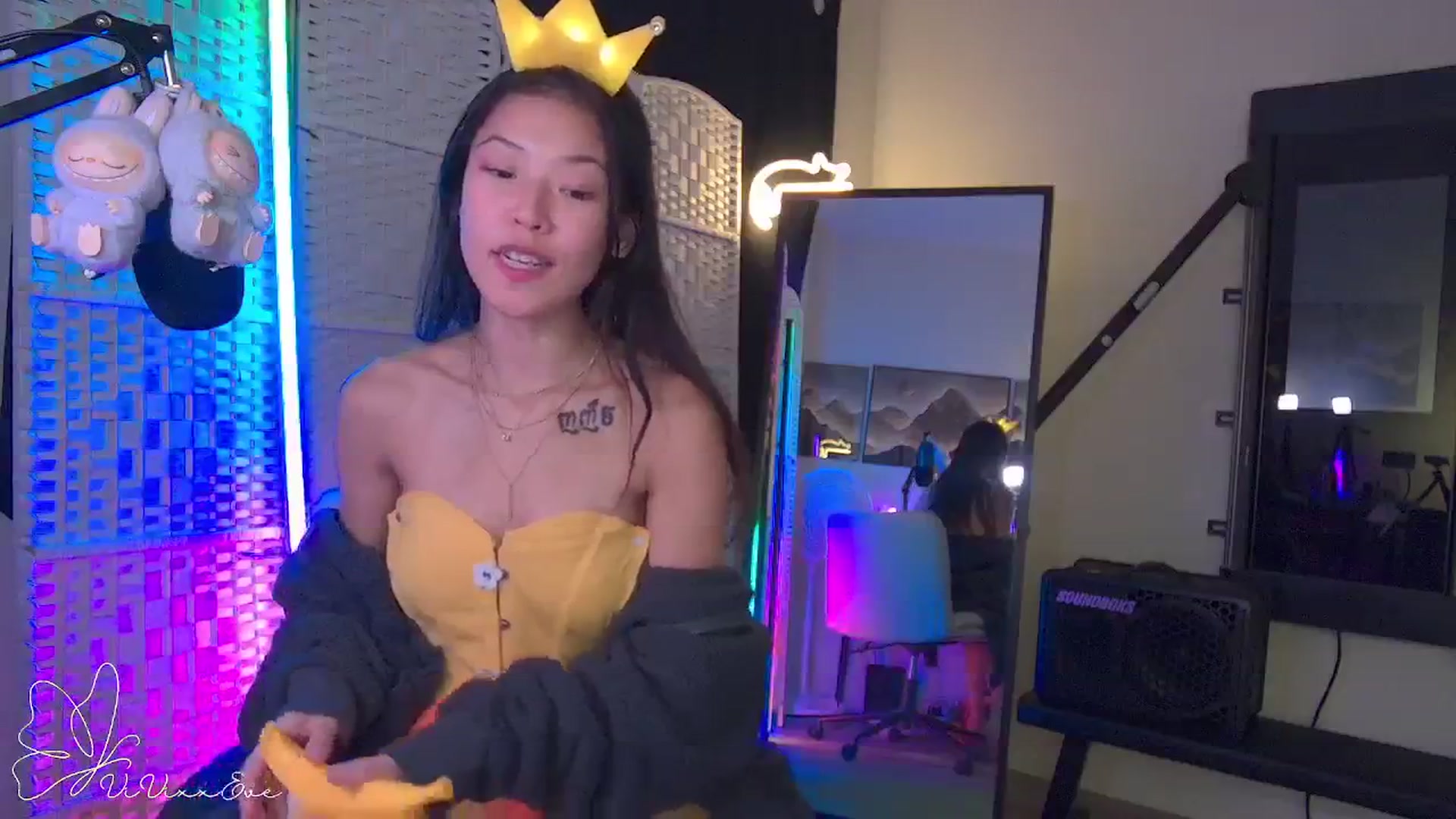Gallery image thumbnail from Vivixxeve's myfreecams stream on, 09/26/2025, 04:50 image 18 of 20