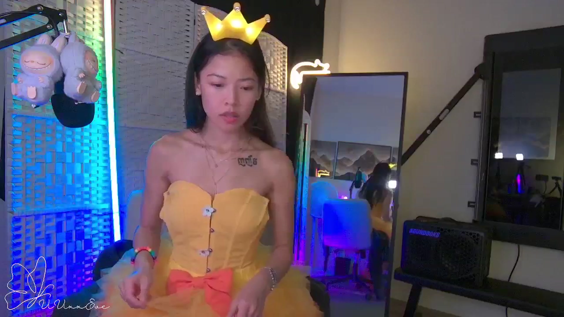 Gallery image thumbnail from Vivixxeve's myfreecams stream on, 09/26/2025, 04:50 image 13 of 20