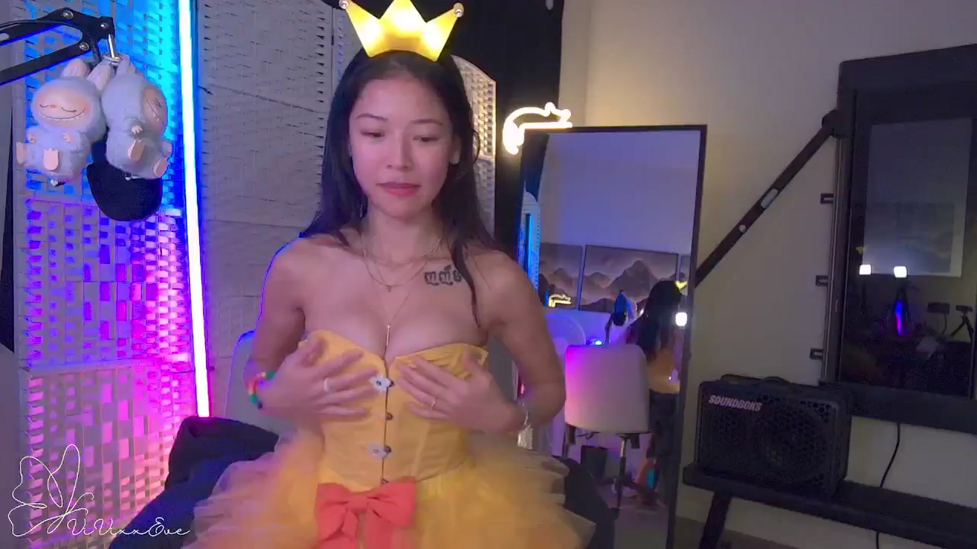 Gallery image thumbnail from Vivixxeve's myfreecams stream on, 09/26/2025, 04:50 image 8 of 20
