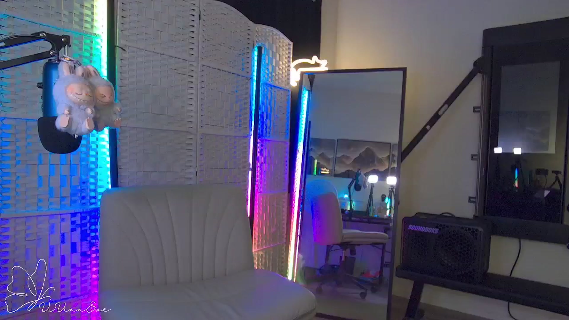Gallery image thumbnail from Vivixxeve's myfreecams stream on, 09/27/2025, 07:29 image 3 of 20