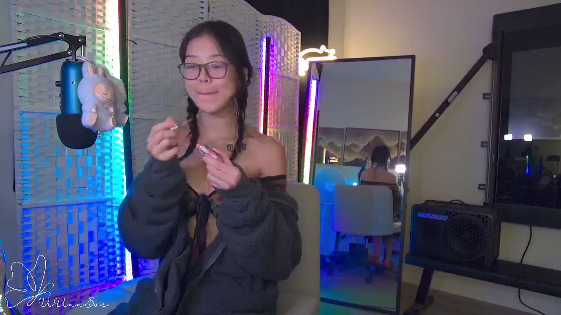 Gallery image thumbnail from Vivixxeve's myfreecams stream on, 09/27/2025, 07:29 image 17 of 20