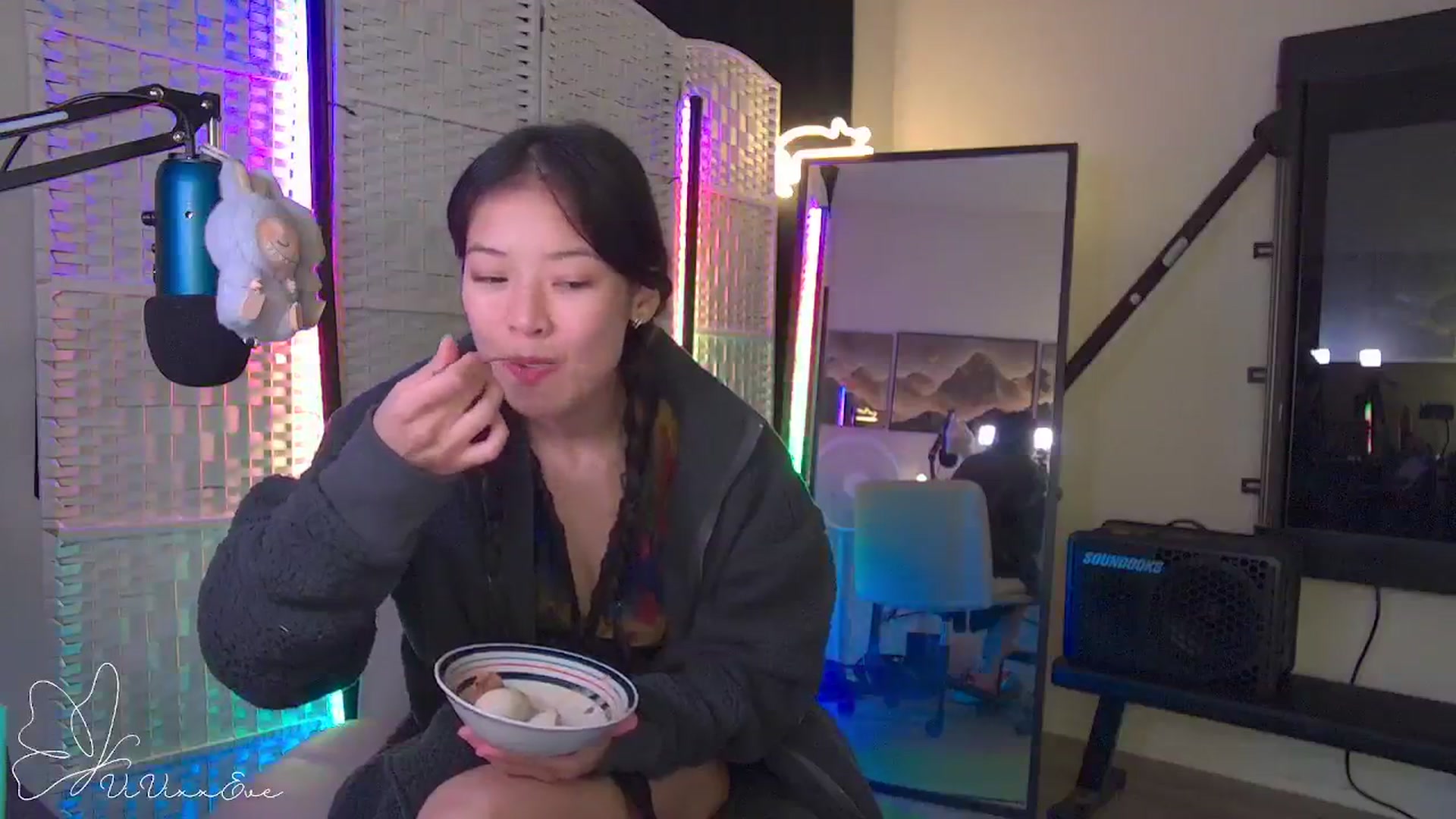 Gallery image thumbnail from Vivixxeve's myfreecams stream on, 09/27/2025, 07:29 image 13 of 20