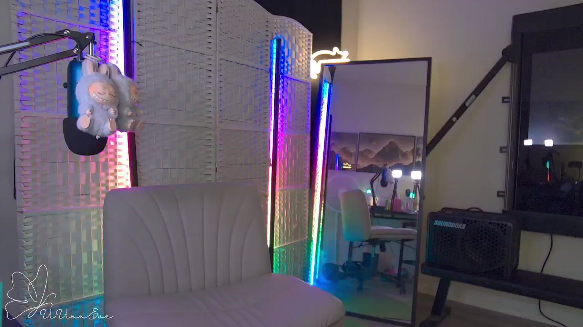 Gallery image thumbnail from Vivixxeve's myfreecams stream on, 09/27/2025, 07:29 image 12 of 20