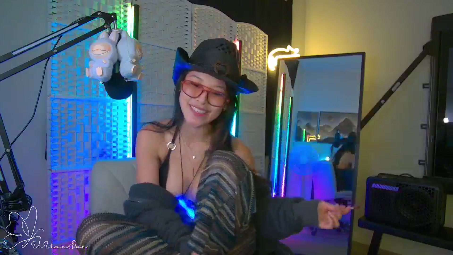 Gallery image thumbnail from Vivixxeve's myfreecams stream on, 09/29/2025, 06:59 image 3 of 20