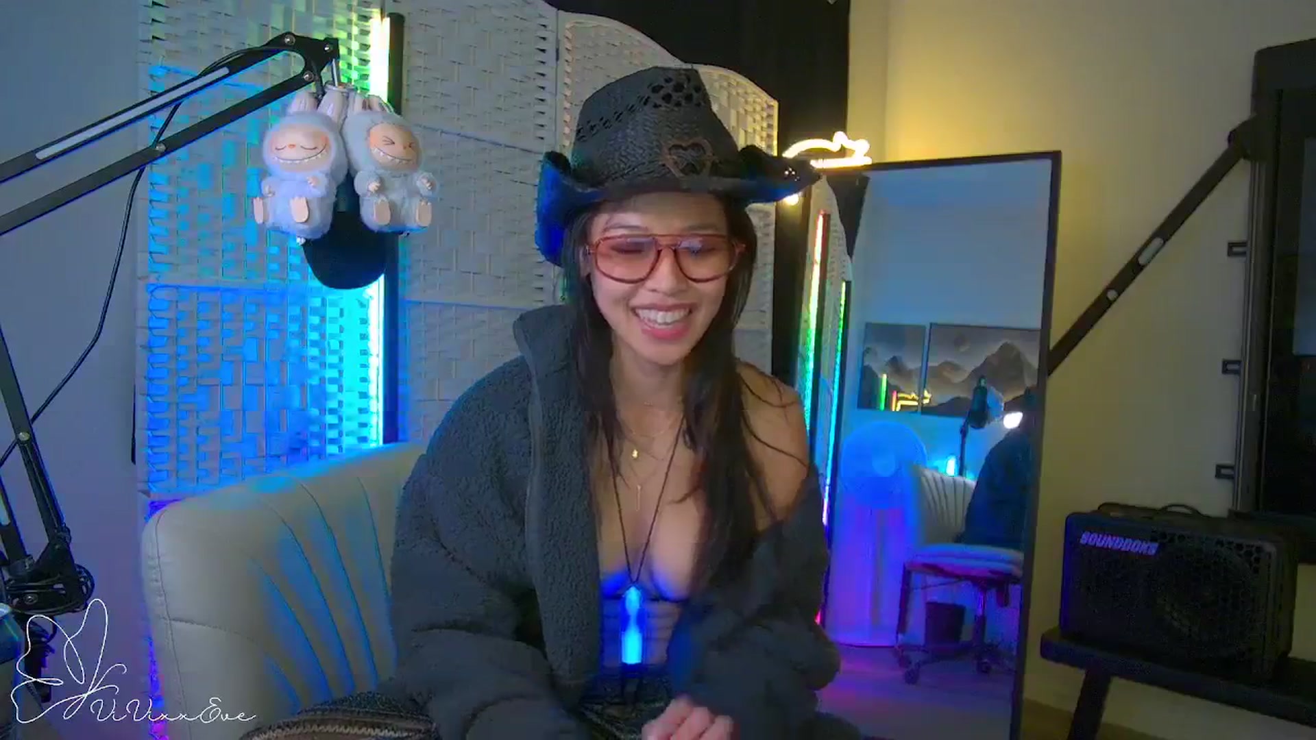 Gallery image thumbnail from Vivixxeve's myfreecams stream on, 09/29/2025, 06:59 image 18 of 20