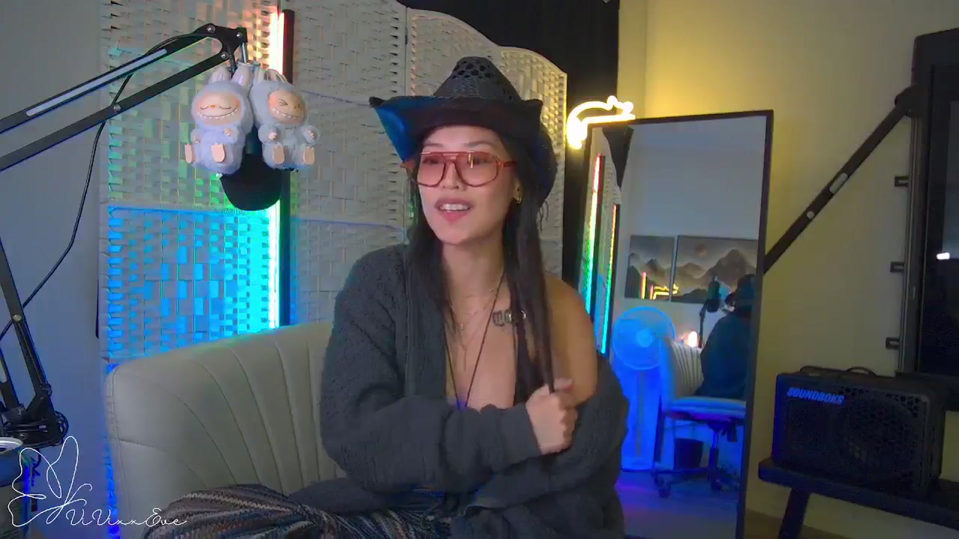 Gallery image thumbnail from Vivixxeve's myfreecams stream on, 09/29/2025, 06:59 image 19 of 20