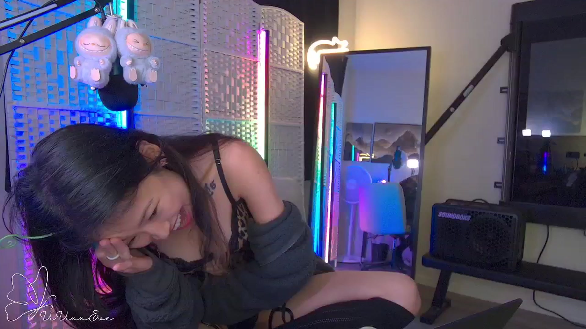 Gallery image thumbnail from Vivixxeve's myfreecams stream on, 09/30/2025, 06:03 image 5 of 20