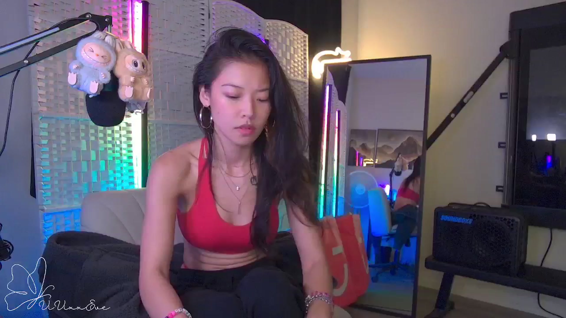 Gallery image thumbnail from Vivixxeve's myfreecams stream on, 10/01/2025, 04:49 image 10 of 20
