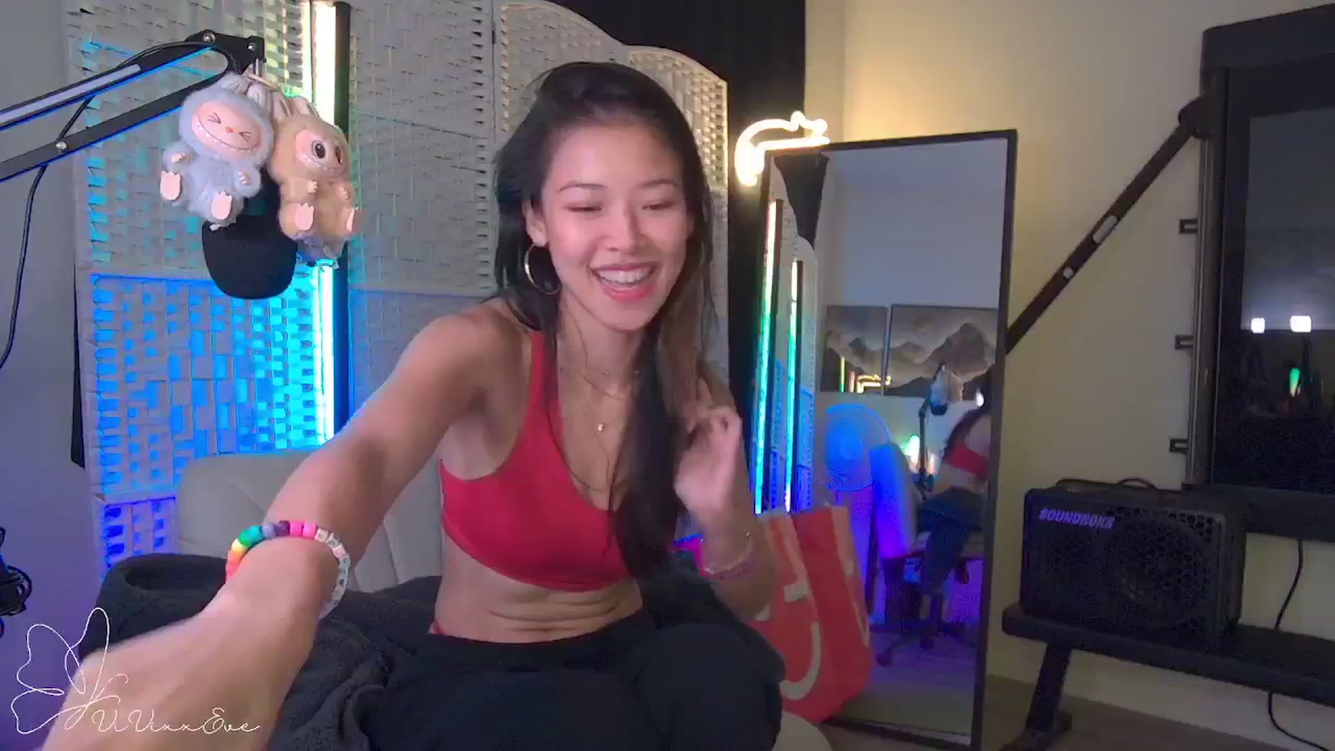 Gallery image thumbnail from Vivixxeve's myfreecams stream on, 10/01/2025, 04:49 image 11 of 20