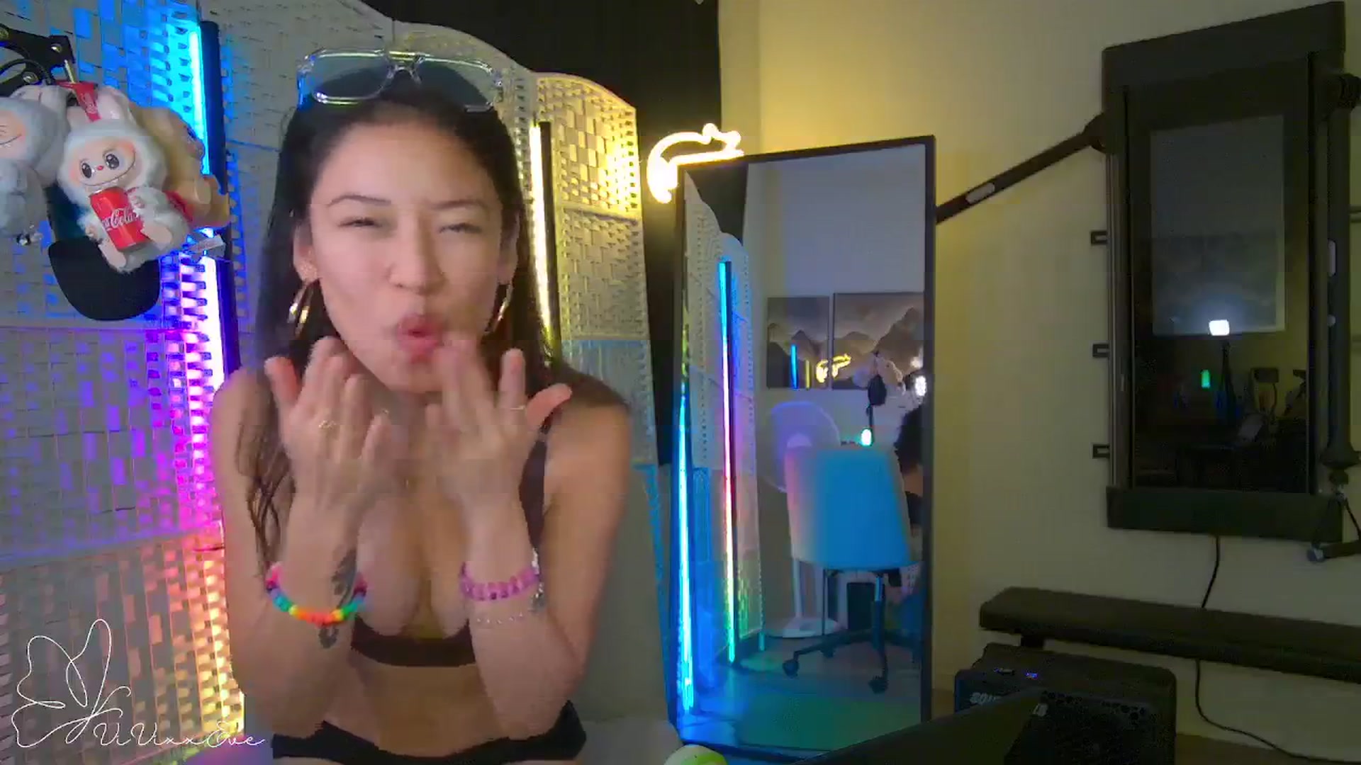 Gallery image thumbnail from Vivixxeve's myfreecams stream on, 10/09/2025, 02:03 image 7 of 20