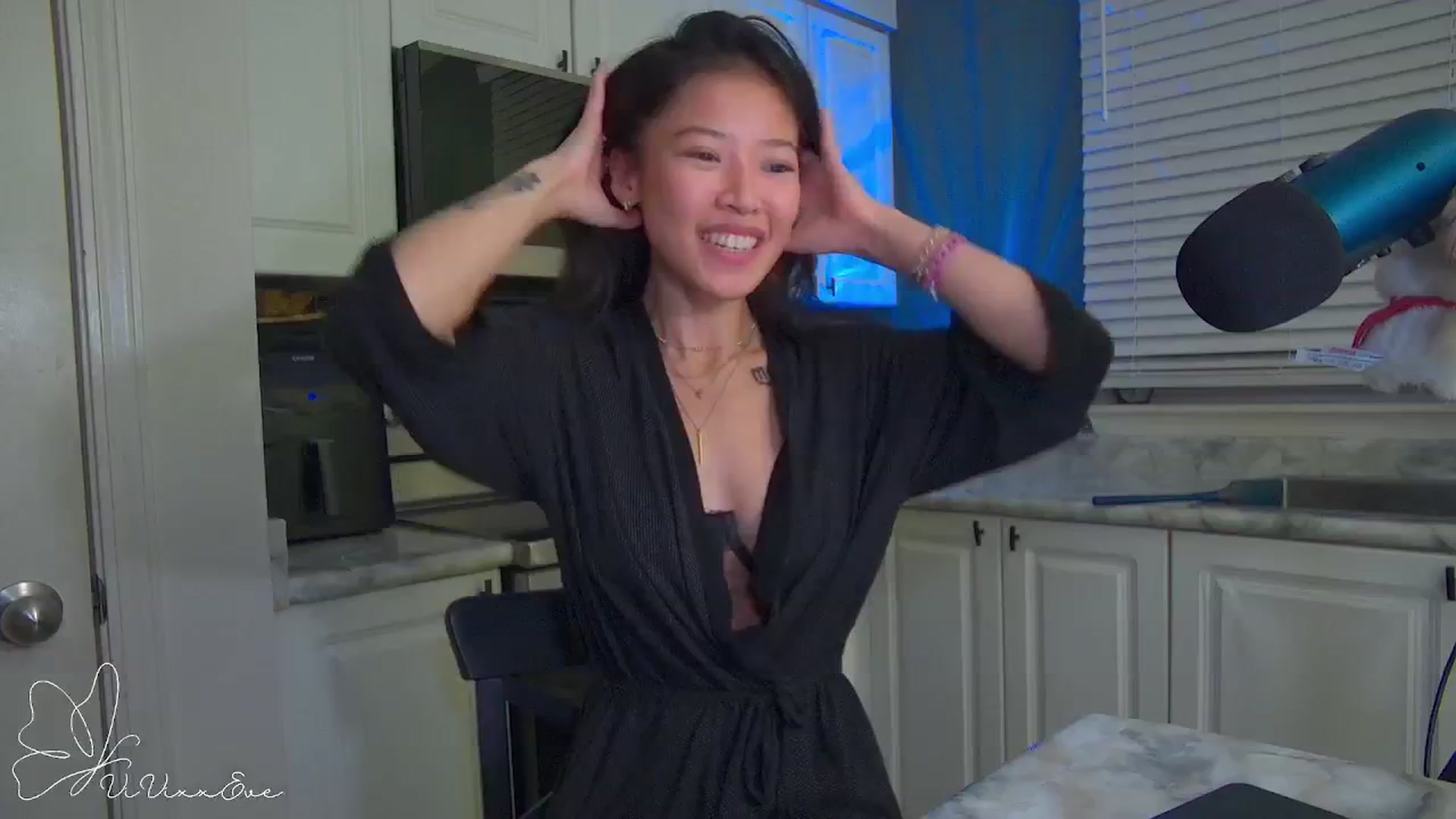 Gallery image thumbnail from Vivixxeve's myfreecams stream on, 10/10/2025, 03:41 image 16 of 20