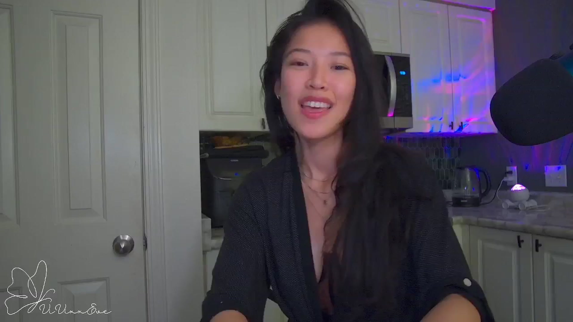 Gallery image thumbnail from Vivixxeve's myfreecams stream on, 10/10/2025, 03:41 image 19 of 20