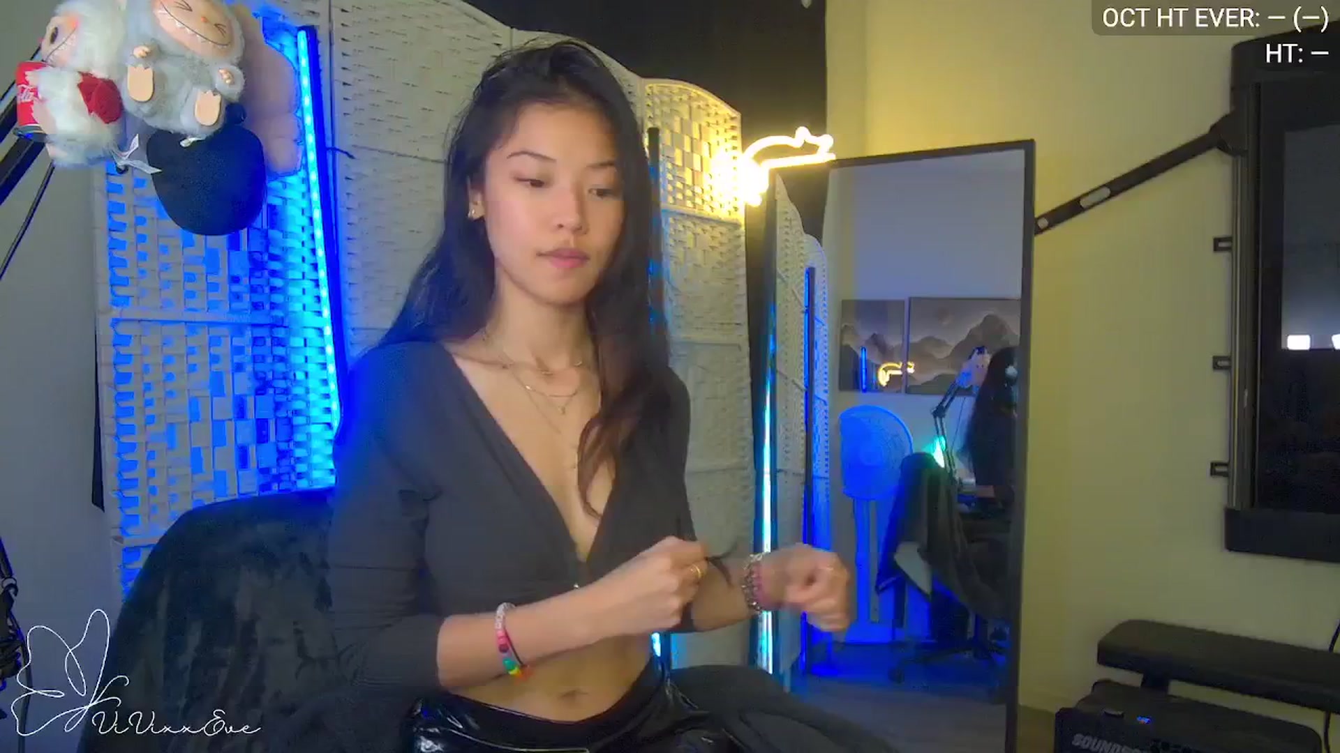 Gallery image thumbnail from Vivixxeve's myfreecams stream on, 10/13/2025, 07:10 image 3 of 20