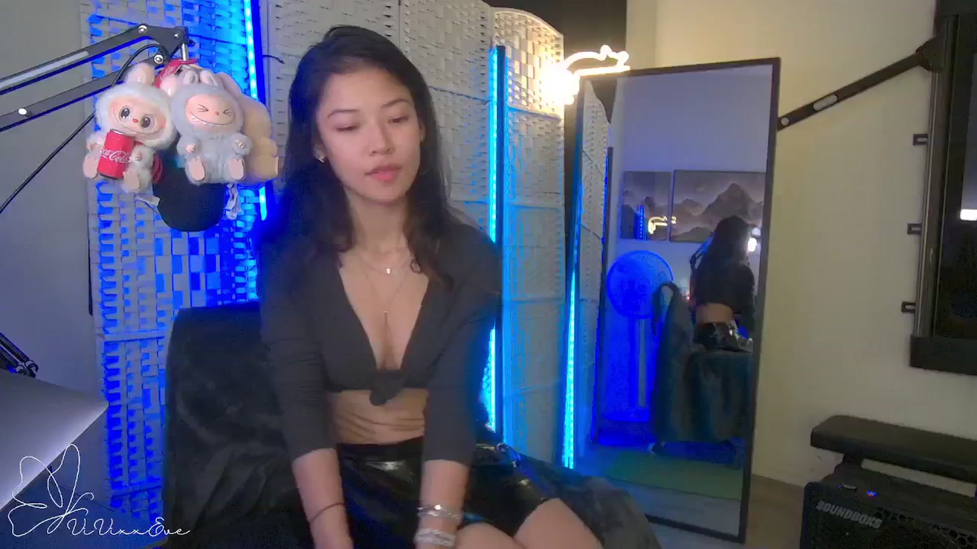 Gallery image thumbnail from Vivixxeve's myfreecams stream on, 10/13/2025, 09:17 image 15 of 20