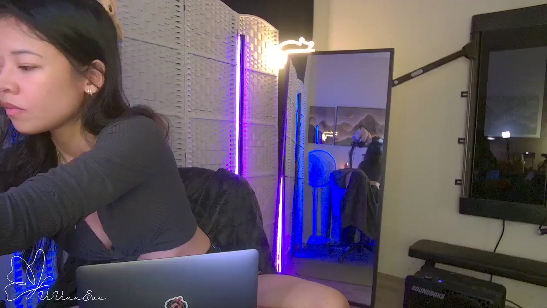 Gallery image thumbnail from Vivixxeve's myfreecams stream on, 10/13/2025, 09:17 image 6 of 20