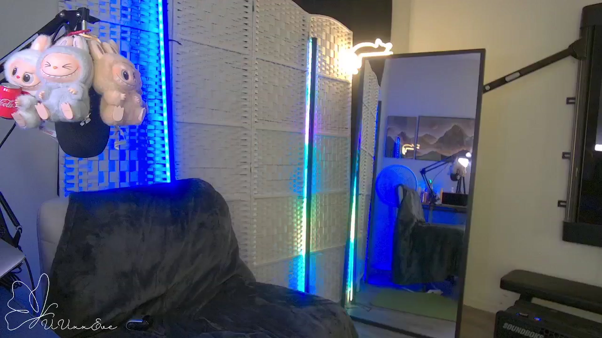 Gallery image thumbnail from Vivixxeve's myfreecams stream on, 10/13/2025, 09:54 image 5 of 20