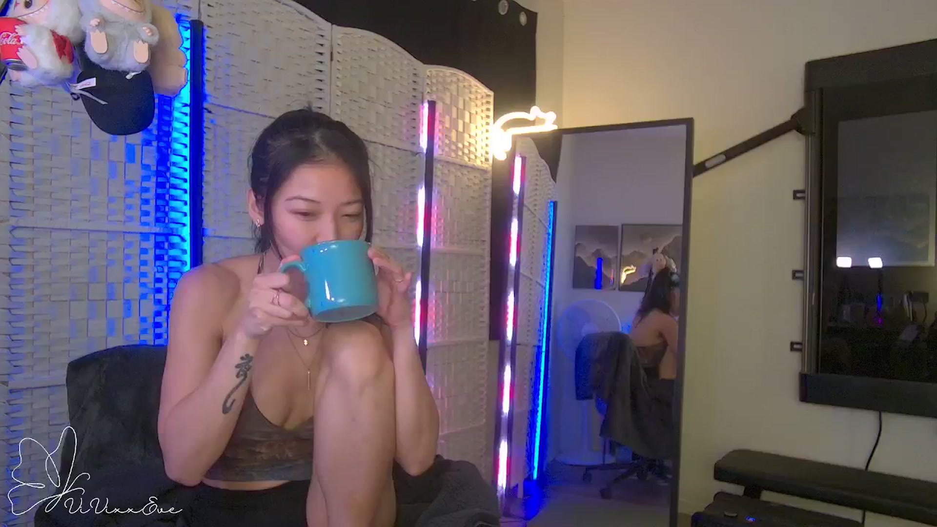 Gallery image thumbnail from Vivixxeve's myfreecams stream on, 10/14/2025, 07:32 image 13 of 20