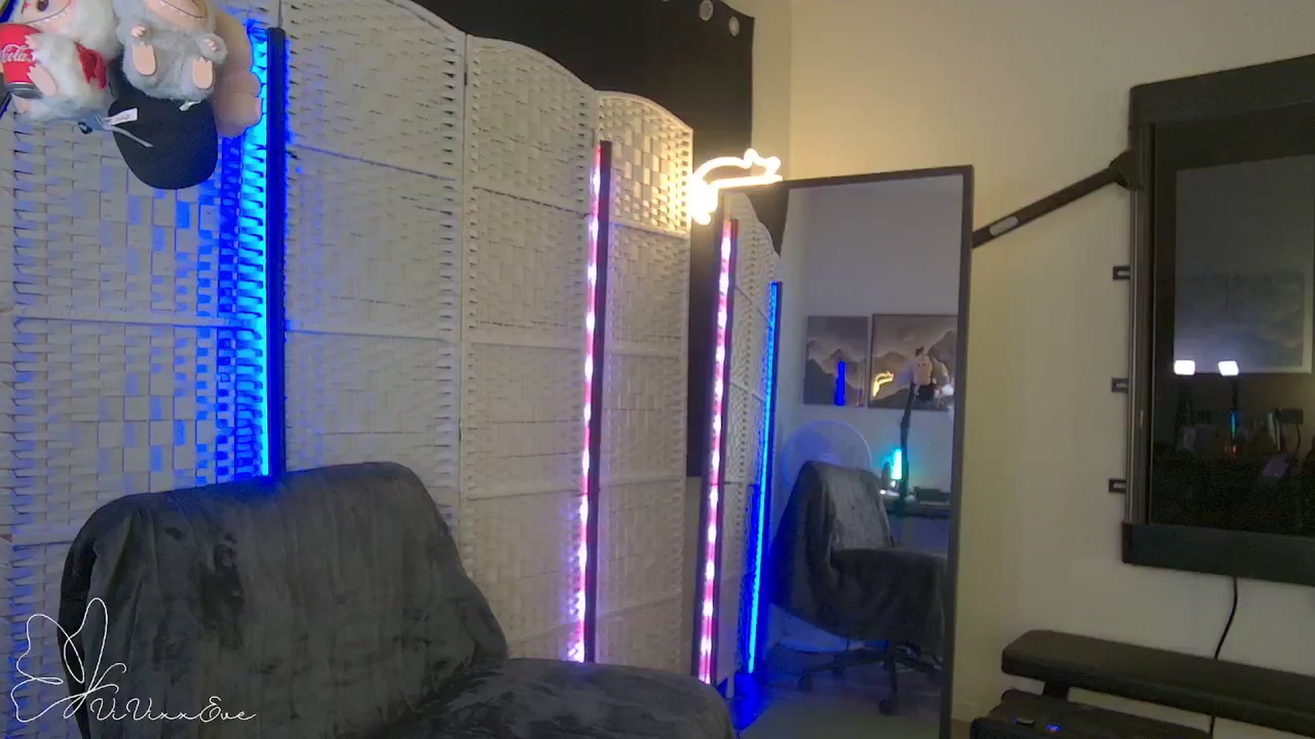 Gallery image thumbnail from Vivixxeve's myfreecams stream on, 10/14/2025, 07:32 image 8 of 20