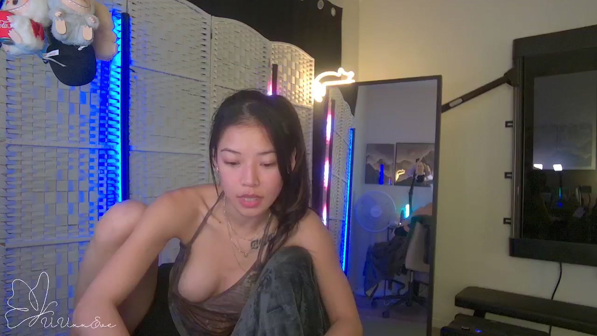 Gallery image thumbnail from Vivixxeve's myfreecams stream on, 10/14/2025, 07:32 image 17 of 20