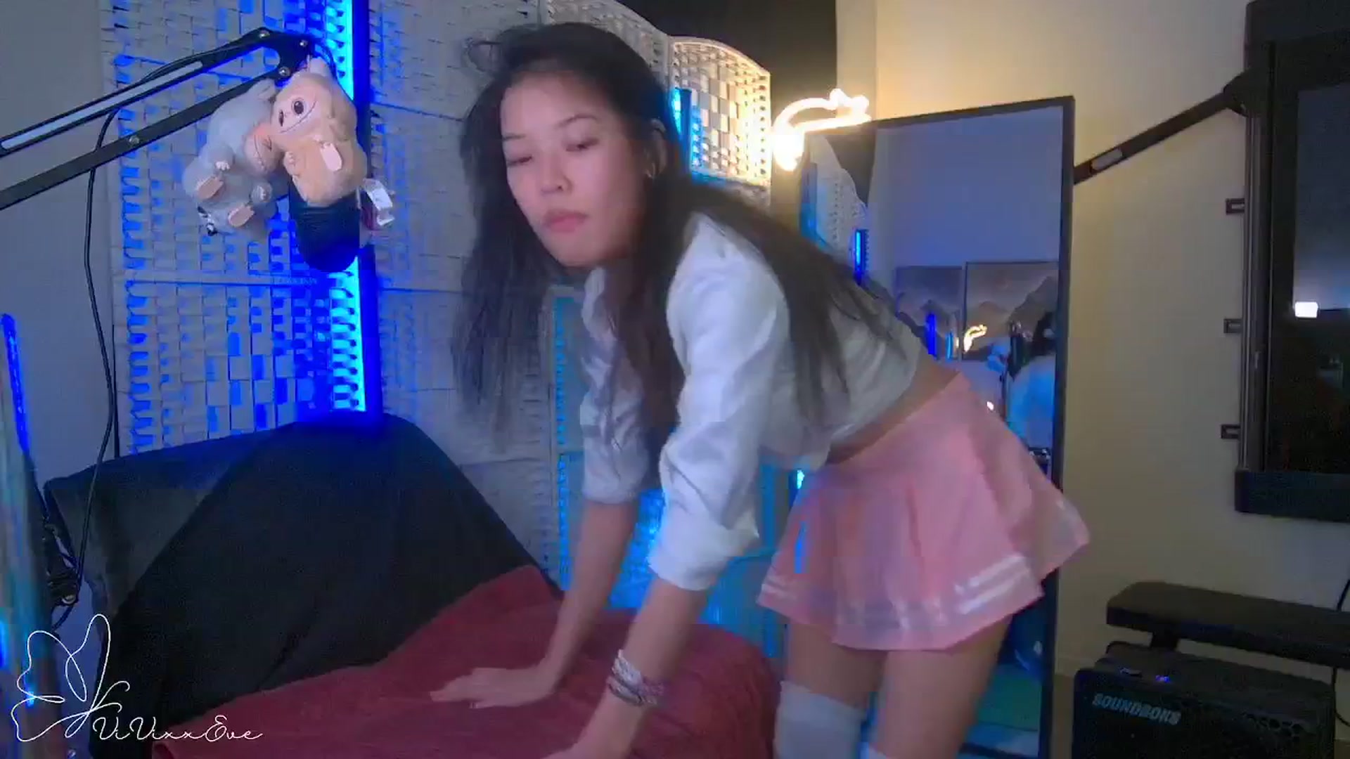 Gallery image thumbnail from Vivixxeve's myfreecams stream on, 10/15/2025, 07:53 image 13 of 20