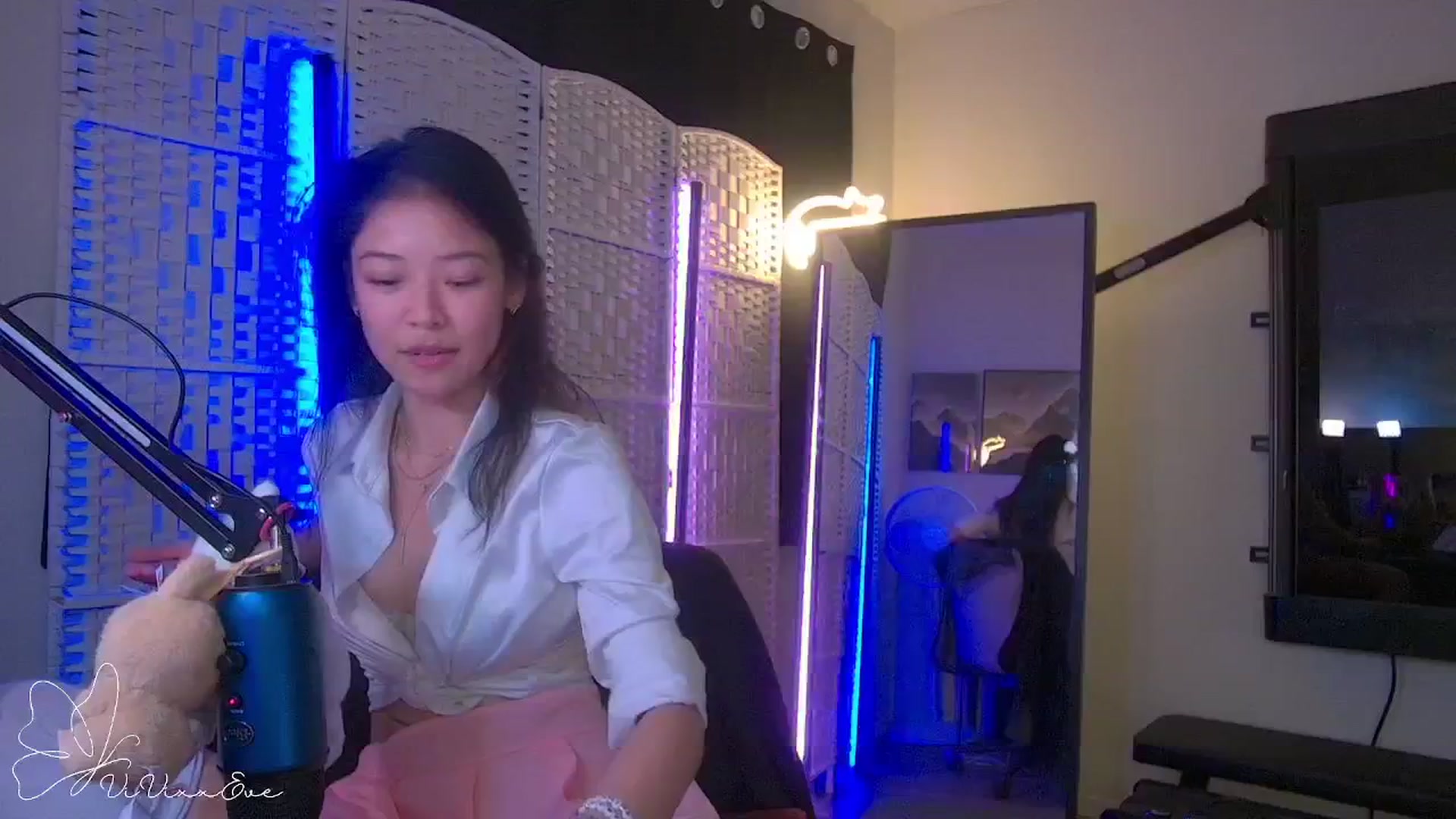 Gallery image thumbnail from Vivixxeve's myfreecams stream on, 10/15/2025, 07:53 image 6 of 20