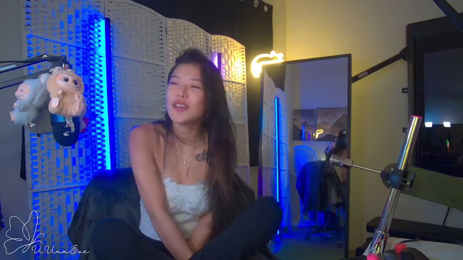 Gallery image thumbnail from Vivixxeve's myfreecams stream on, 10/18/2025, 06:20 image 8 of 20