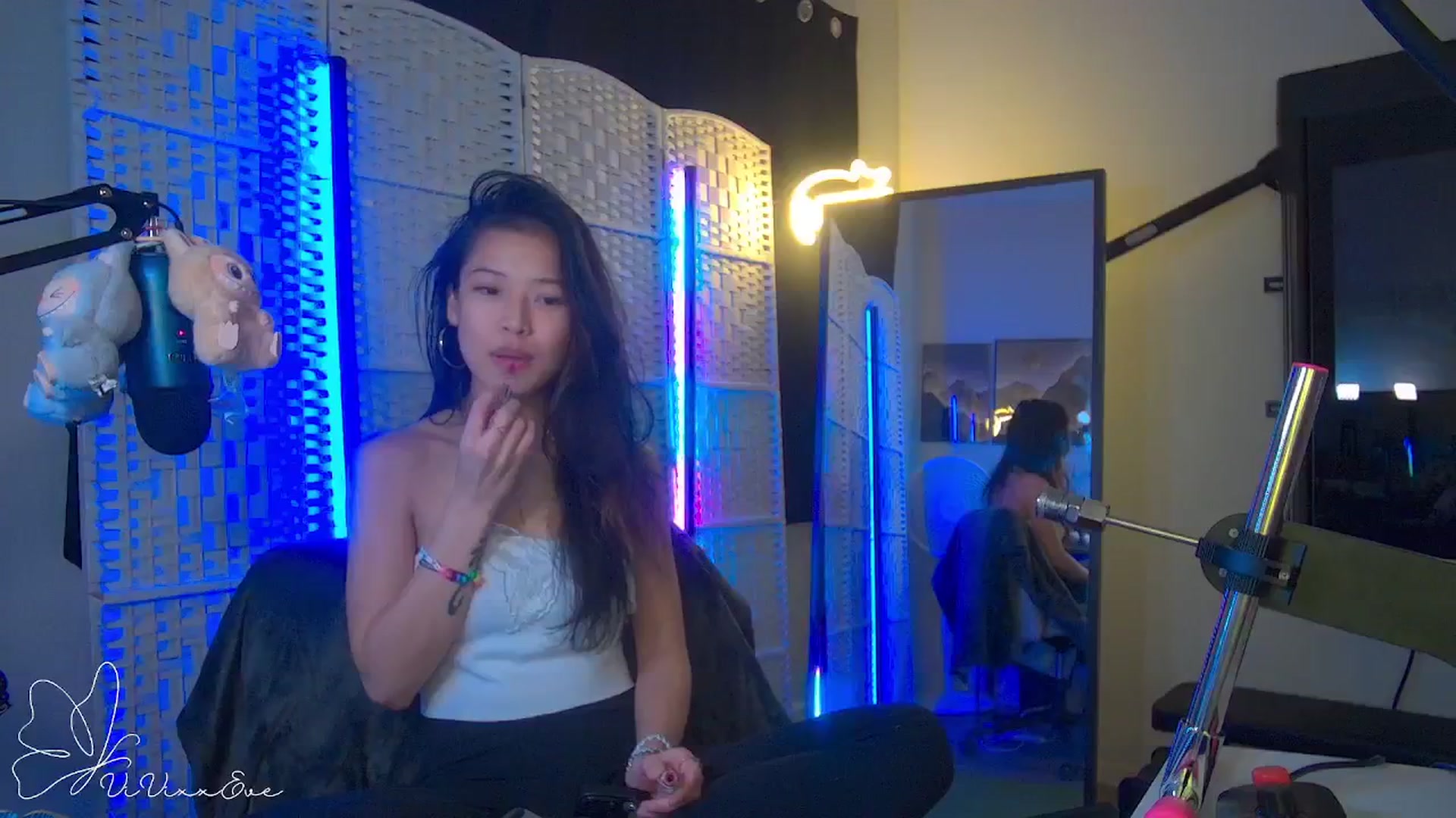 Gallery image thumbnail from Vivixxeve's myfreecams stream on, 10/18/2025, 06:20 image 16 of 20