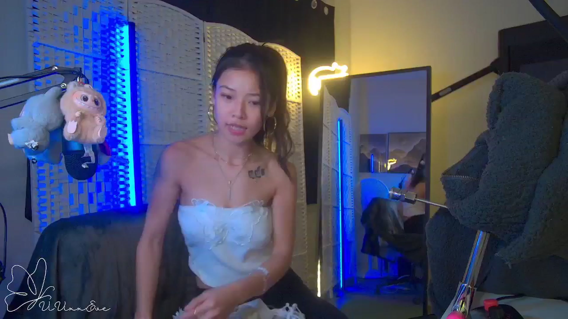 Gallery image thumbnail from Vivixxeve's myfreecams stream on, 10/18/2025, 06:20 image 19 of 20