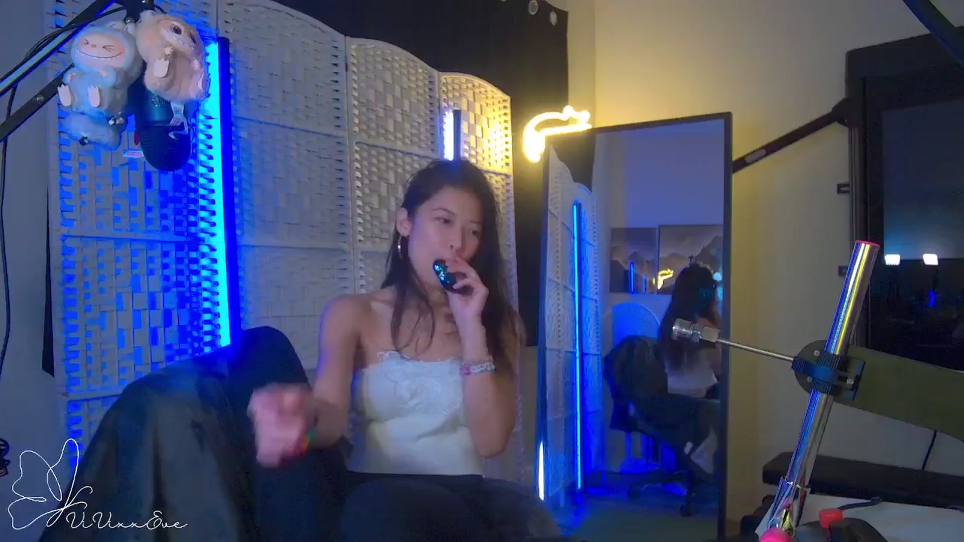 Gallery image thumbnail from Vivixxeve's myfreecams stream on, 10/18/2025, 06:20 image 3 of 20