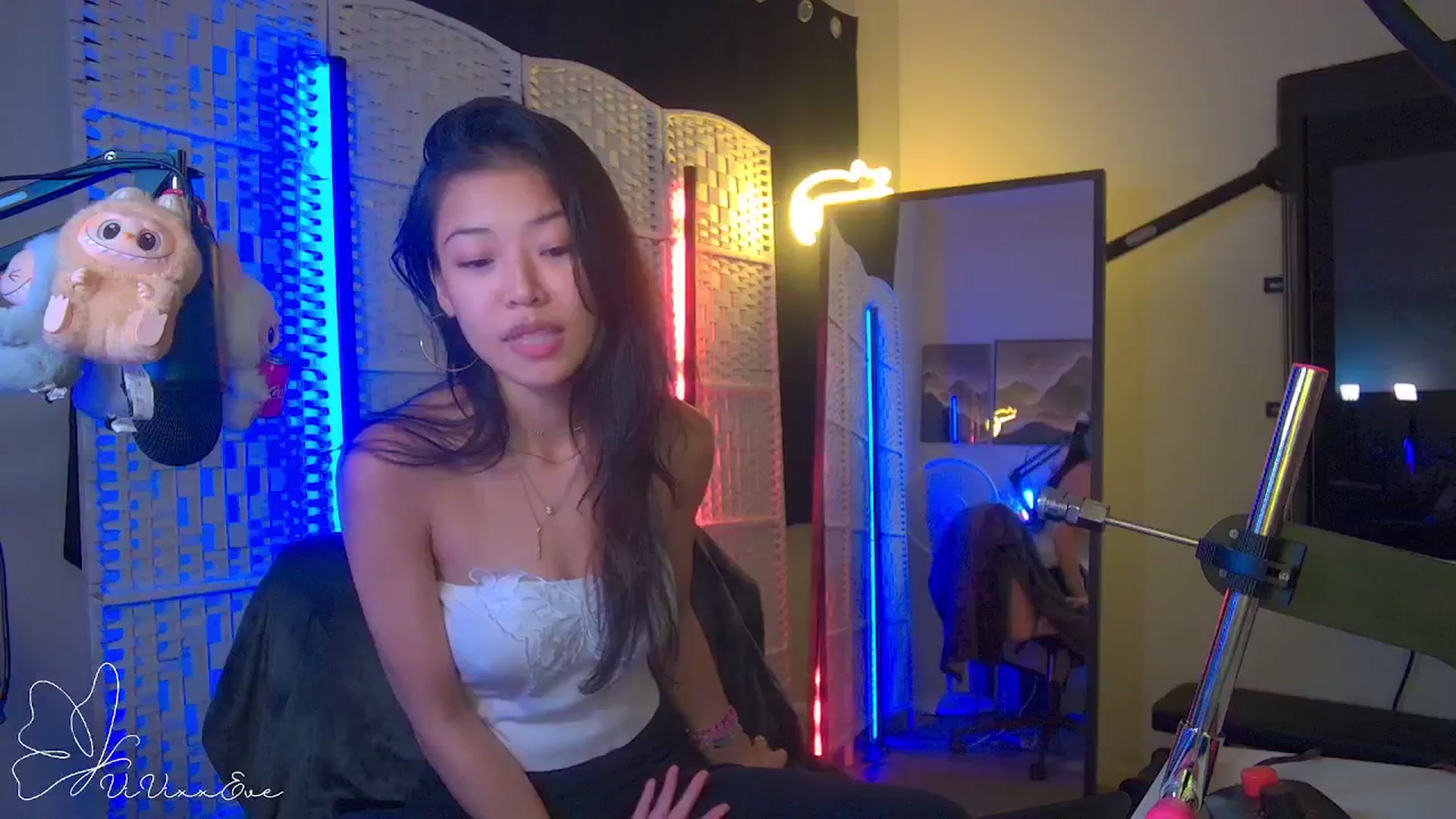 Gallery image thumbnail from Vivixxeve's myfreecams stream on, 10/18/2025, 06:20 image 5 of 20