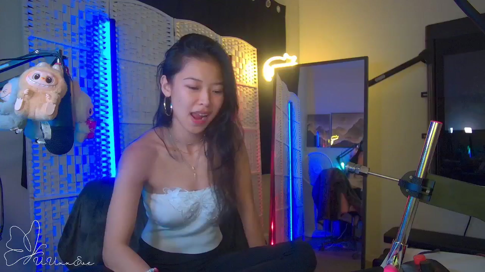 Gallery image thumbnail from Vivixxeve's myfreecams stream on, 10/18/2025, 06:20 image 6 of 20
