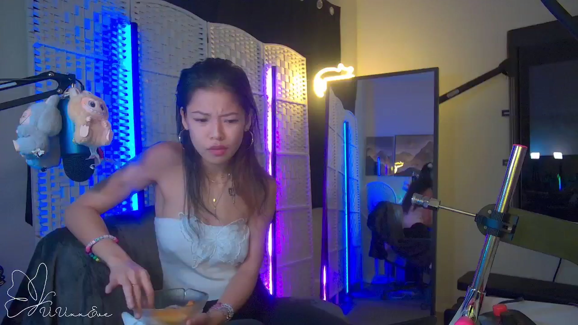 Gallery image thumbnail from Vivixxeve's myfreecams stream on, 10/18/2025, 06:20 image 13 of 20