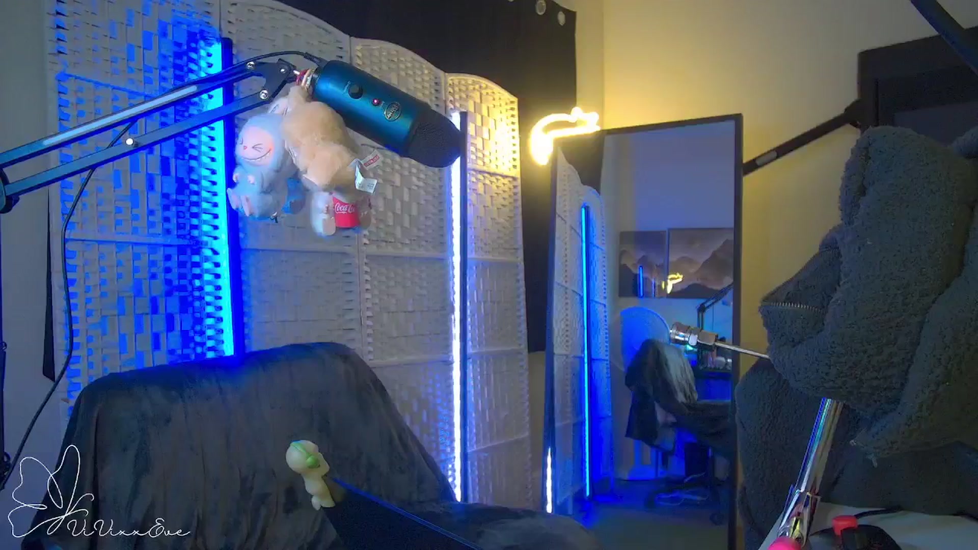 Gallery image thumbnail from Vivixxeve's myfreecams stream on, 10/18/2025, 06:20 image 20 of 20