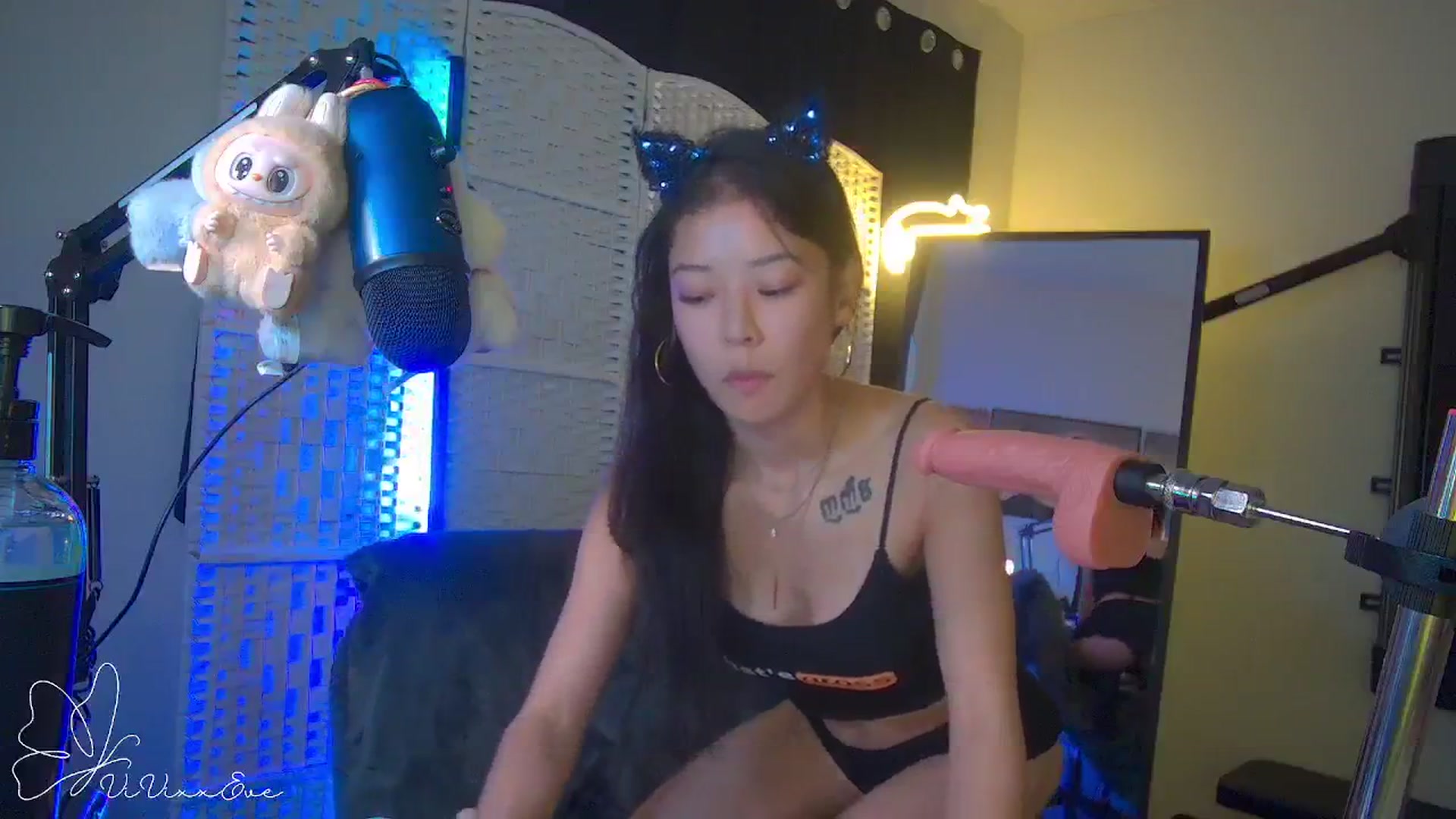 Gallery image thumbnail from Vivixxeve's myfreecams stream on, 10/20/2025, 23:08 image 6 of 20