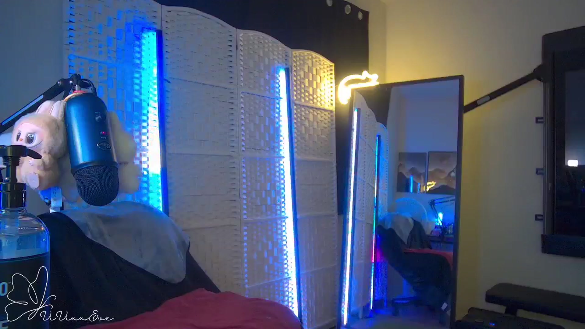 Gallery image thumbnail from Vivixxeve's myfreecams stream on, 10/20/2025, 23:08 image 12 of 20