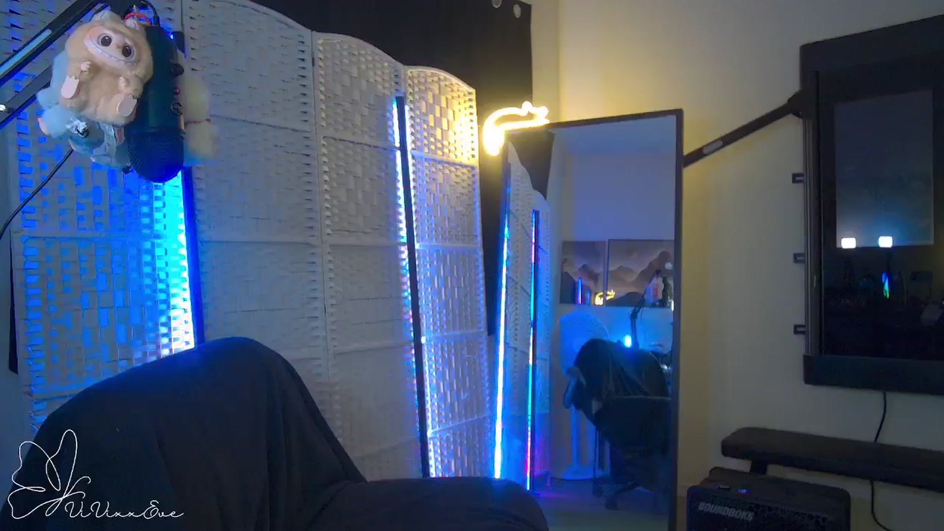 Gallery image thumbnail from Vivixxeve's myfreecams stream on, 10/22/2025, 02:26 image 8 of 20