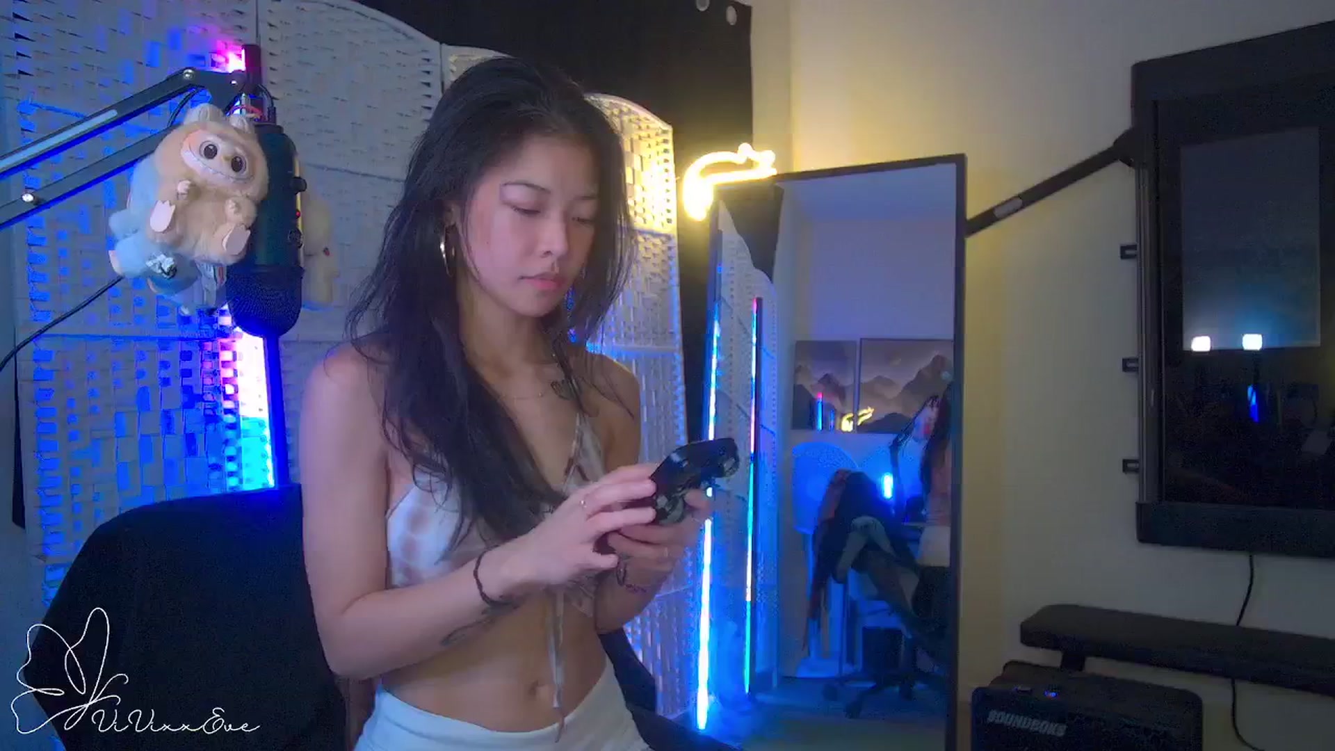 Gallery image thumbnail from Vivixxeve's myfreecams stream on, 10/22/2025, 02:26 image 5 of 20