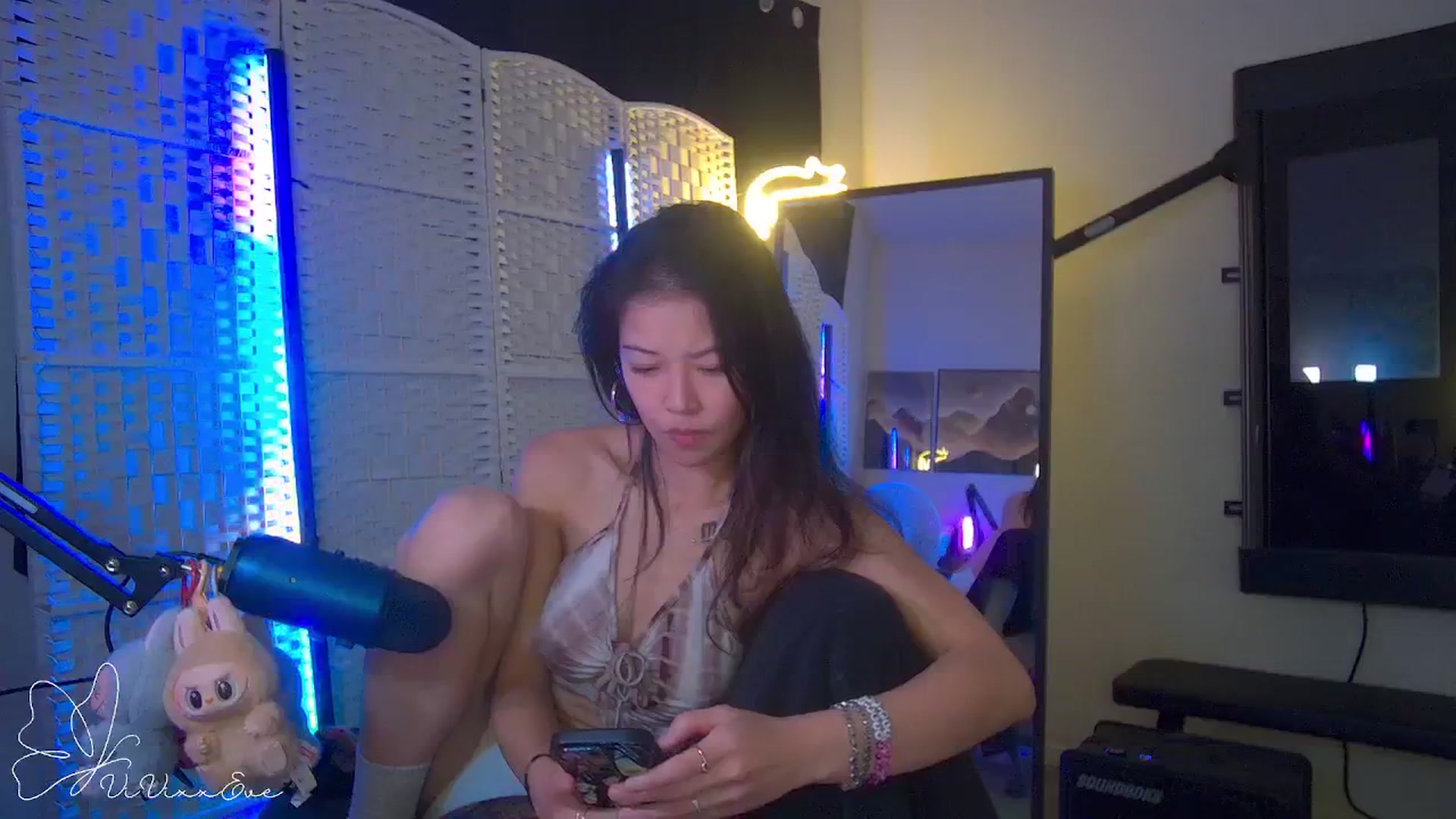 Gallery image thumbnail from Vivixxeve's myfreecams stream on, 10/22/2025, 02:26 image 14 of 20