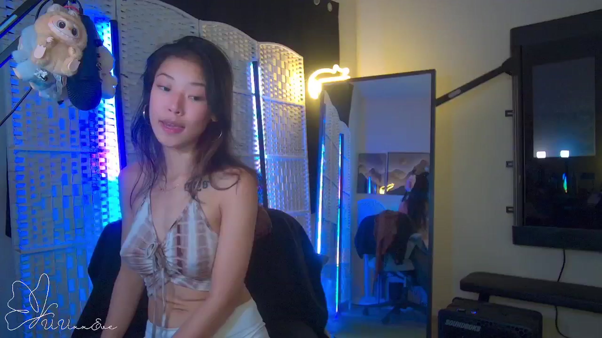 Gallery image thumbnail from Vivixxeve's myfreecams stream on, 10/22/2025, 02:26 image 4 of 20