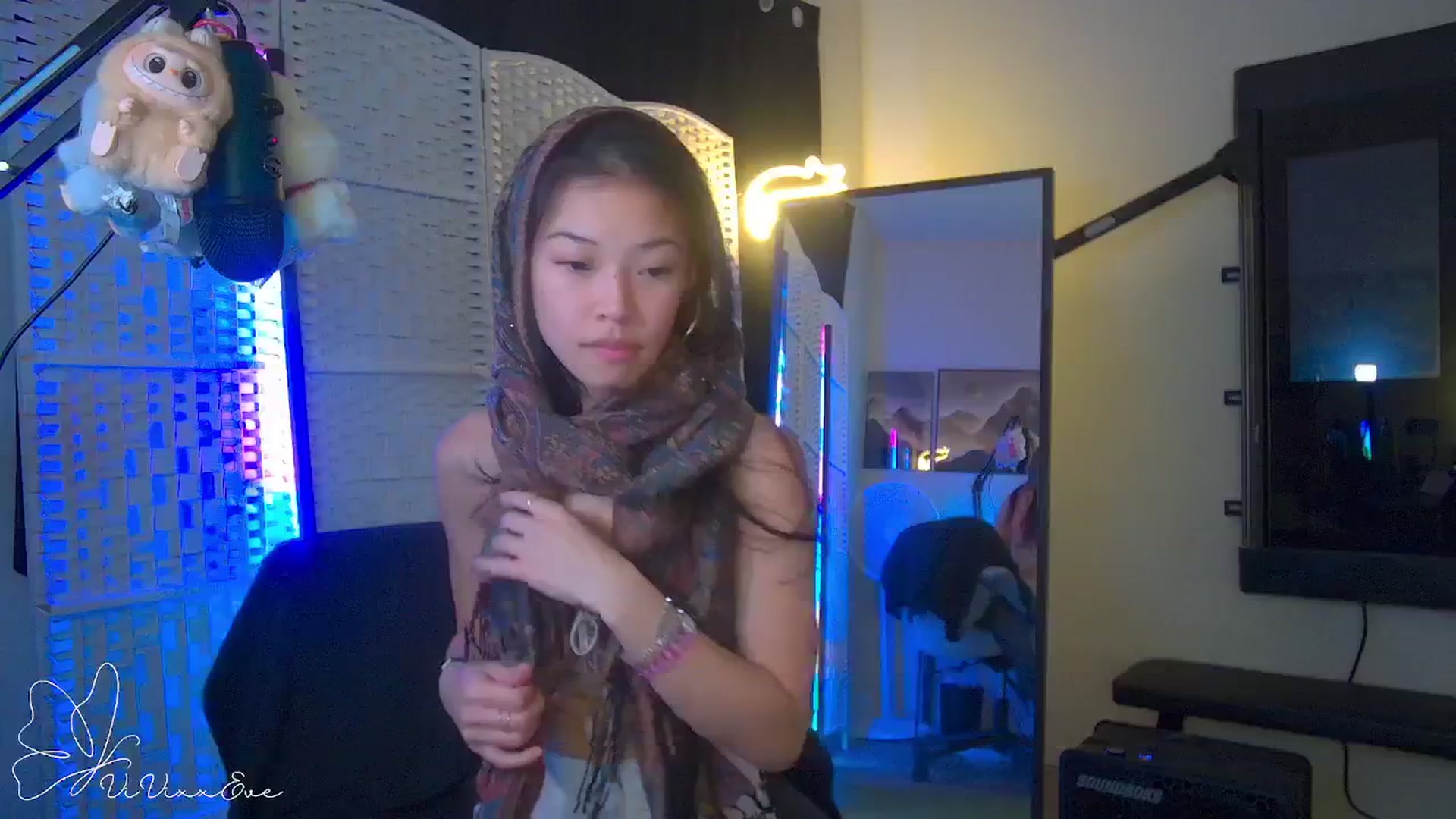 Gallery image thumbnail from Vivixxeve's myfreecams stream on, 10/22/2025, 02:26 image 6 of 20